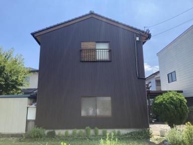 射水市の外壁1面板金工事・屋根棟瓦積み直し工事・雨樋部分交換工事 雨漏り前に修理できてよかった