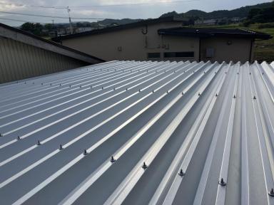 折半屋根の施工風景